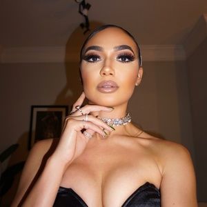 Meet your Posher, Malak